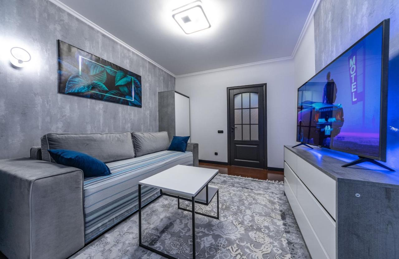 Modern 3 Bedroom Apartment Киев Екстериор снимка