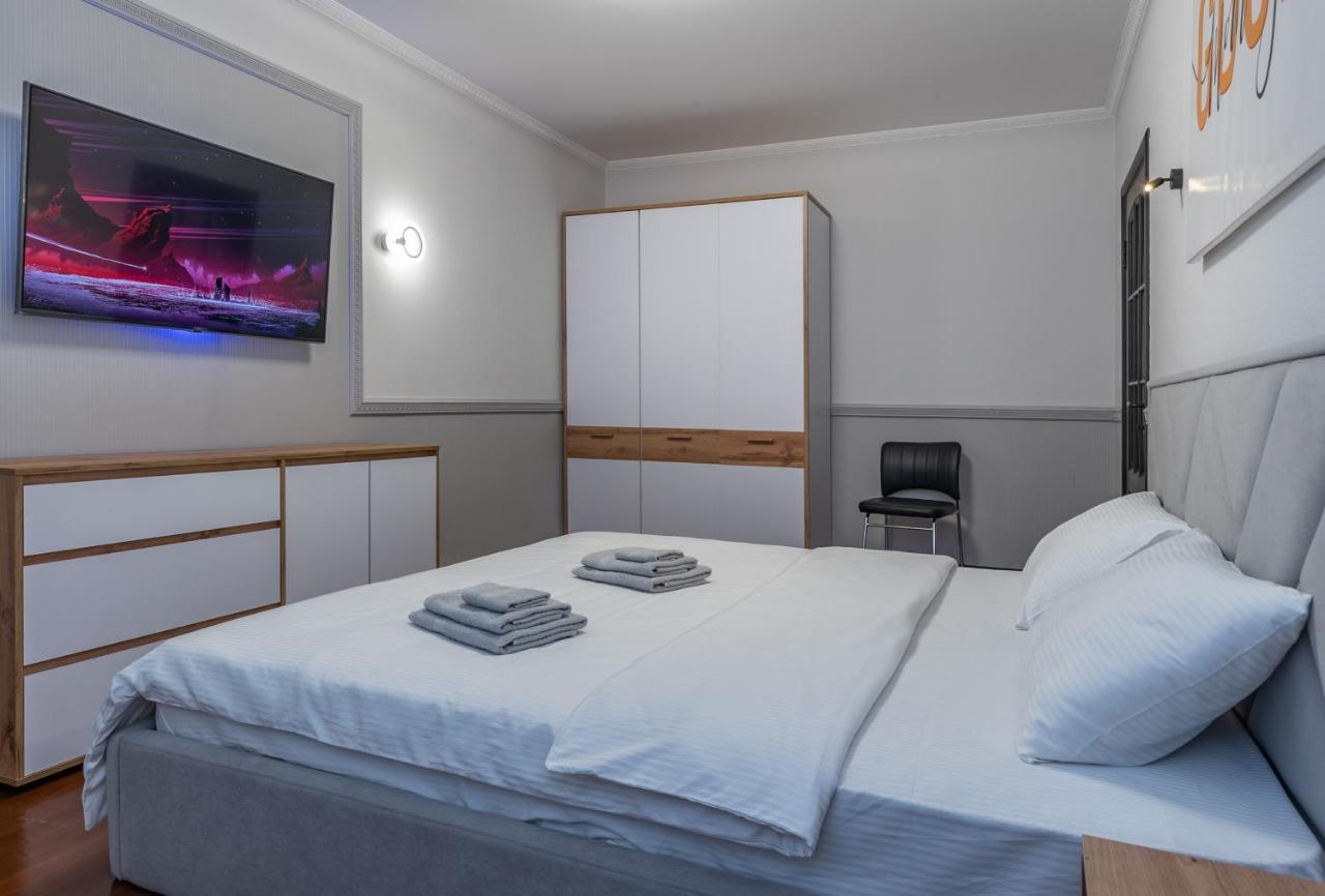 Modern 3 Bedroom Apartment Киев Екстериор снимка