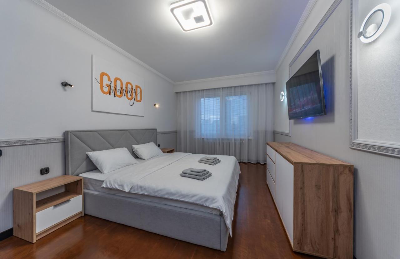 Modern 3 Bedroom Apartment Киев Екстериор снимка