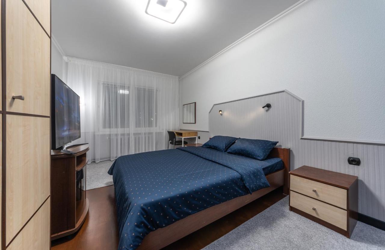 Modern 3 Bedroom Apartment Киев Екстериор снимка