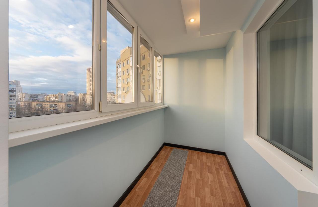 Modern 3 Bedroom Apartment Киев Екстериор снимка
