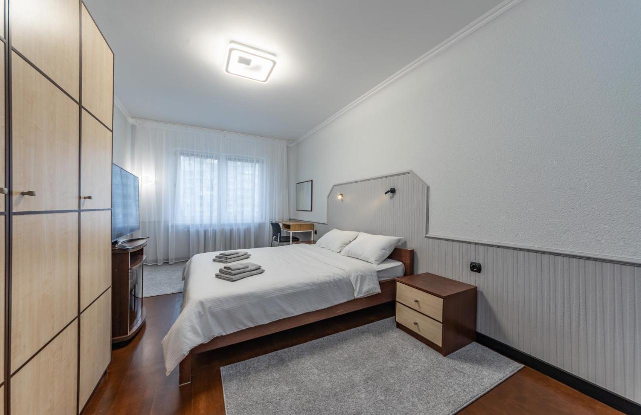 Modern 3 Bedroom Apartment Киев Екстериор снимка