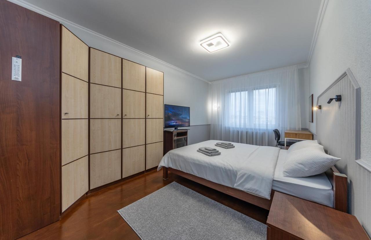 Modern 3 Bedroom Apartment Киев Екстериор снимка