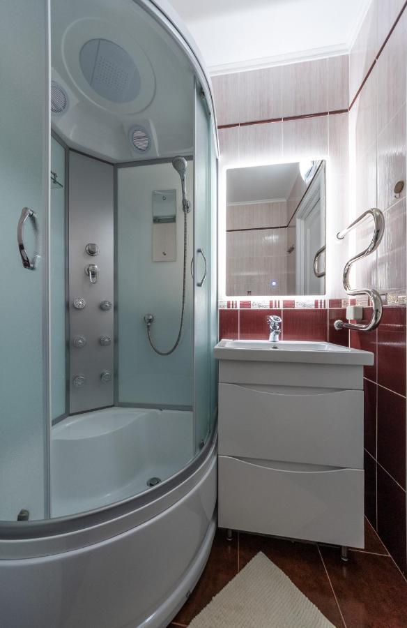 Modern 3 Bedroom Apartment Киев Екстериор снимка