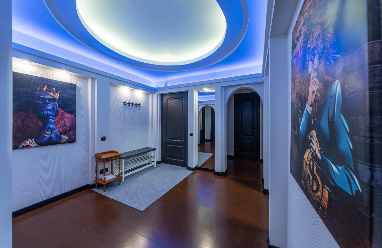 Modern 3 Bedroom Apartment Киев Екстериор снимка