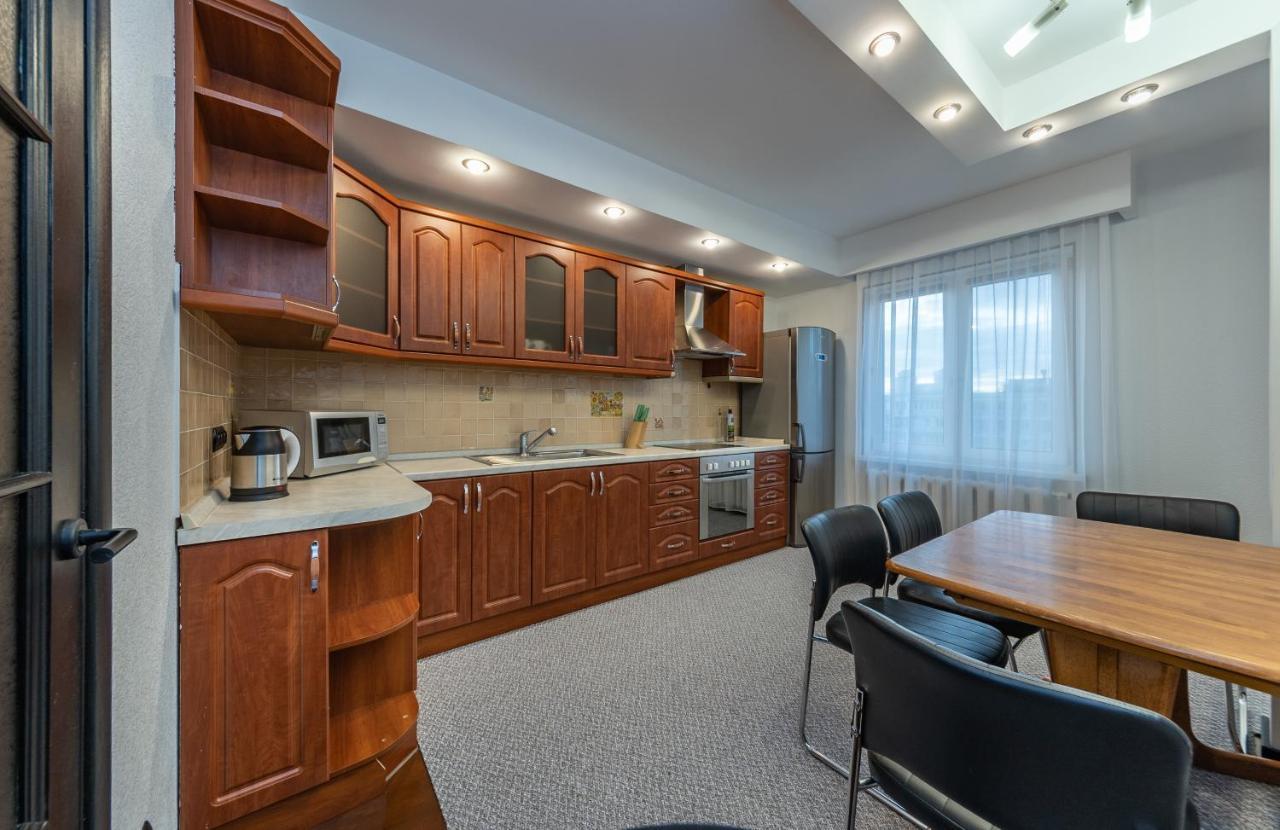 Modern 3 Bedroom Apartment Киев Екстериор снимка